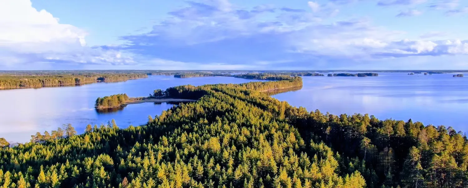 Sommarlandskap vid Hedesunda och Dalälven.